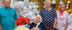 У Вінниці привітали зі 100-річчям Ольгу Півторак, яка має 23 онуки та 63 правнуки