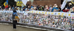 У Вінниці розгорнули найбільший в Україні прапор із фотографіями військовополонених