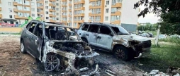 У Вінниці вночі вщент вигоріли TOYOTA та BMW, поліція розслідує підпал автомобілів