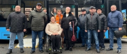 У Вінниці водії громадського транспорту вчилися допомагати пасажирам на кріслах колісних
