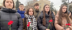 У Вінниці вшановують пам’ять випускників шкіл, чиї життя забрала війна