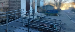 У Вінниці встановили ще один пандус біля багатоповерхівки на вулиці Нечуя-Левицького