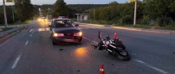 У Жмеринському районі в ДТП постраждали водій і пасажирка мотоцикла