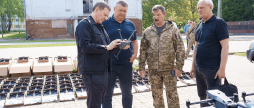 В одну з бойових бригад з Вінниці відправили ще одну партію дронів і тепловізорів