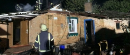В селі Махнівка Хмільницького району через замикання загорівся будинок