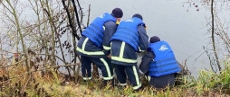 В Тульчинській громаді рятувальники дістали з водойми тіло потопельника