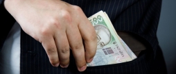 В Україні з серпня почнуть вилучати з обігу “старі” банкноти 500 грн