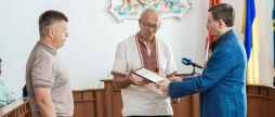 Ветеран російсько-української війни отримав у Вінниці сертифікат на авто 