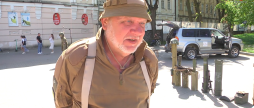 Відлупцювати опудало путіна за донат та відвідати виставку використаної зброї можна у центрі Вінниці