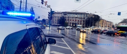 Вінничани подякували патрульним за регулювання руху на перехресті