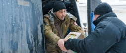 Вінничани відправили військовим новорічні гостинці, теплі речі та продукти