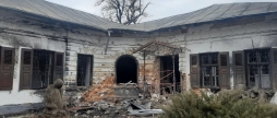 Вінничанин знайшов як врятувати старовинні двері Тростянецького маєтку Голіцина