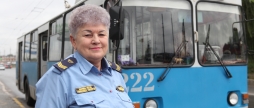 Вінничанка вже 43 роки водить тролейбуси вулицями нашого міста