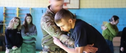 Вінницькі поліцейські влаштували для підлітків розваги та навчили самозахистуВінницькі поліцейські влаштували для підлітків розваги та навчили самозахисту
