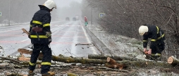 Вінницькі рятувальники за добу 23 рази виїжджали боротись із наслідками негоди