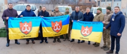 Вінницька громада передала п’ять пікапів та РЕБ для 120 бригади ТрО