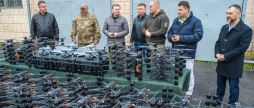 Вінницька міськрада спільно з гуманітарним штабом передала FPV-дрони українським захисникам