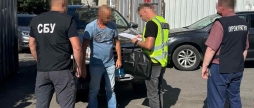 Вінницькі “благодійники” торгували гуманітарними автомобілями для ЗСУ