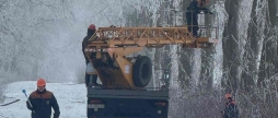 Вінницькі енергетики ліквідовують наслідки обледеніння: без електрики 286 сіл і селищ