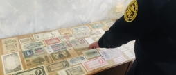 Вінницькі митники вилучили старовинні банкноти — були приховані серед книжкових сторінок