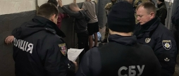 Вінницькі шахраї щоб виманити гроші, ув'язнені видавали себе за працівників банку