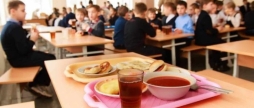 Вінницькі школярі харчуватимуться безкоштовно до кінця року