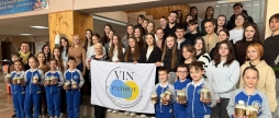 Вінницькі школярі передали великодні пакунки захисникам у лікарнях