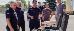 Вінницьким рятувальникам передали інструменти для аварійного відкриття дверей