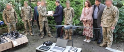 Вінниця передала БпЛА та FPV-дрони 101-му вінницькому полку зв’язку