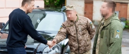 Вінниця передала чергове авто для ЗСУ, яке придбали в межах роботи Міжрегіонального гумштабу