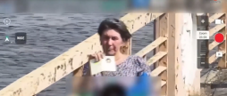Військові врятували жінку, яка тікала з окупованих Олешок через зруйнований Антонівський міст
