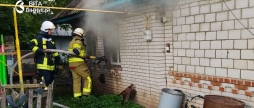 Вогняна доба на Вінниччині житлові будинки й вантажівка з дровами, що загорілась на трасі
