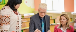 Всесвітньо відомий вчений консультував вінницьких освітян та креативив із учнями