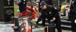 Вшанували пам’ять 20-річного вінницького поліцейського, який ціною власного життя врятував напарника