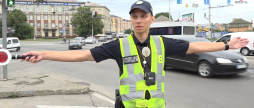 Які є жести регулювальника та коли їх можна зустріти на дорогах міста