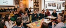 Замість репетиторів — живий драйв у центрі Вінниці стартує Speaking Club для молоді