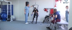 Заново вчаться ходити після травм_ у Вінниці працює підвісний модуль для реабілітації ветеранів