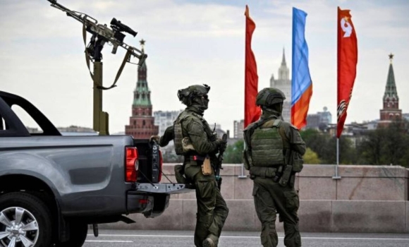 «Побєдобєсіє» під страхом дронів кремль оголив фронт, щоб захистити Червону площу