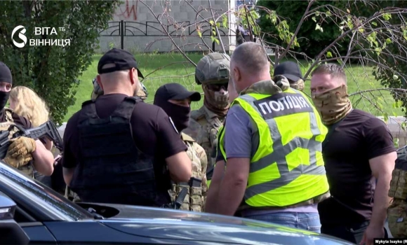 «Стріляти можна лише в окупантів» Президент жорстко відреагував на протистояння українських силовиків «Стріляти можна лише в окупантів» Президент жорстко відреагував на протистояння українських силовиків