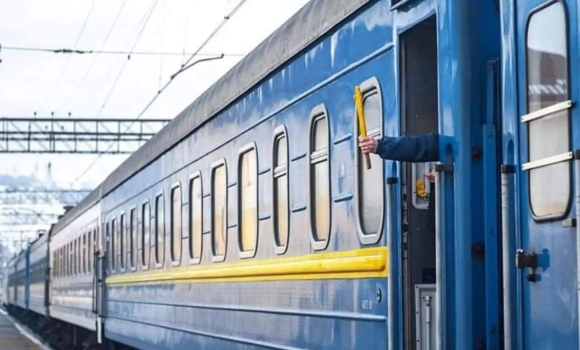“Укрзалізниця” призначає чотири додаткові поїзди на пікові дати