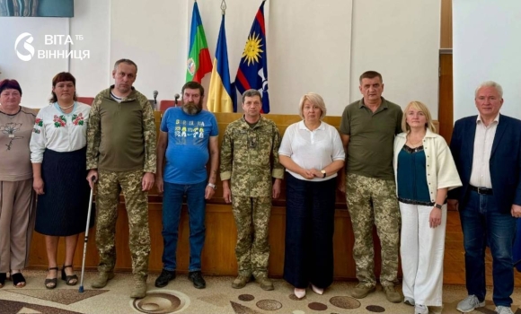 «За поранення» та «Хрест десантно-штурмових військ» у Гайсині нагородили захисників