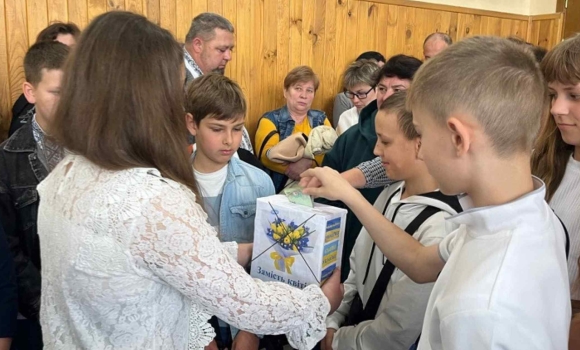 «Замість квітів донат на ЗСУ» - гасло останнього дзвоника у Калинівській громаді