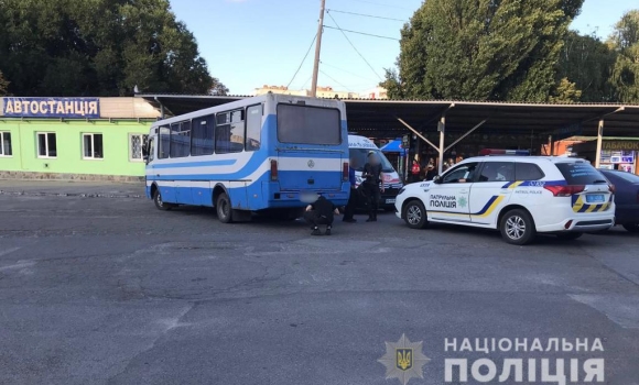 На автовокзалі у Вінниці під колесами автобуса загинула жінка