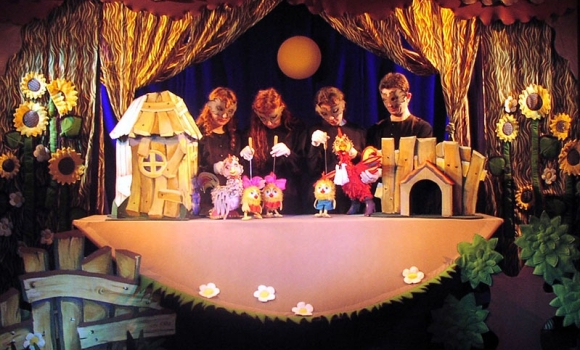 Малечу з багатодітних родин запрошують на новорічну виставу до лялькового театру