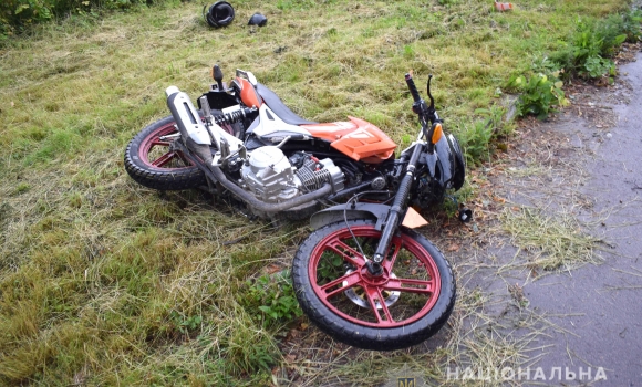 В Погребищенській громаді загинув 17-річний мотоцикліст: підліток в’їхав у електроопору