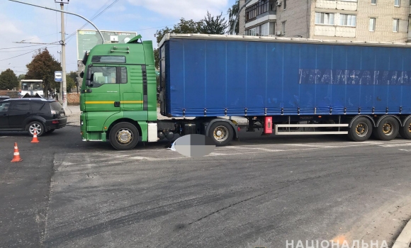 У Вінниці під колесами вантажівки загинула 52-річна жінка