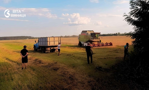 1,1 мільйона збитків на Вінниччині депутат скористався посадою для захоплення 85 гектарів землі 1,1 мільйона збитків на Вінниччині депутат скористався посадою для захоплення 85 гектарів землі