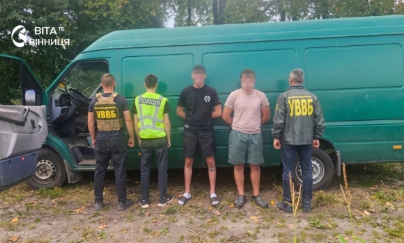 Ховали в коробках з-під цитрусових справу про перевезення вінничанина до румунського кордону передали до суду Ховали в коробках з-під цитрусових справу про перевезення вінничанина до румунського кордону передали до суду