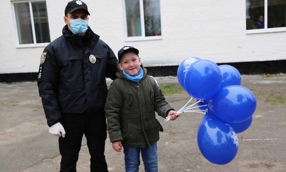 Здійснили дитячу мрію: вінницькі поліцейські привітали із Днем народження 10-річного Дмитрика