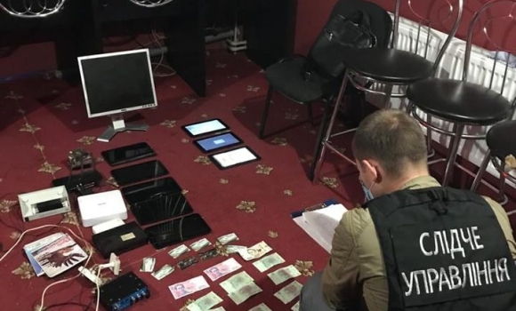 Підпільне «казино»:  в Бару поліцейські виявили гральний заклад